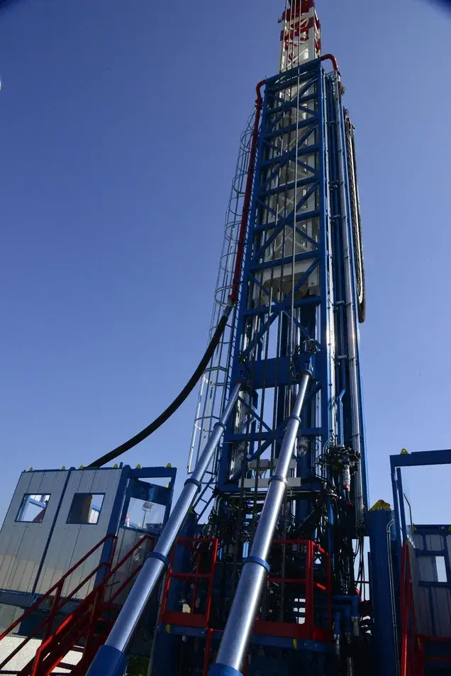 PNG-Overseas drilling rig tower